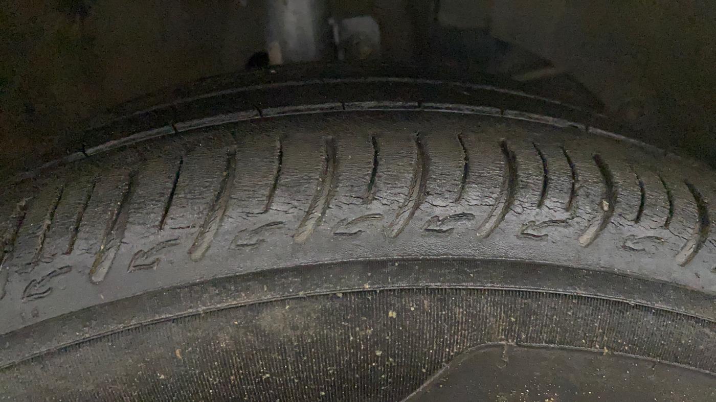 2017 Maruti Baleno SIGMA PETROL 1.2, CNG, Manual, 1,36,401 km, Right Front Tyre Tread