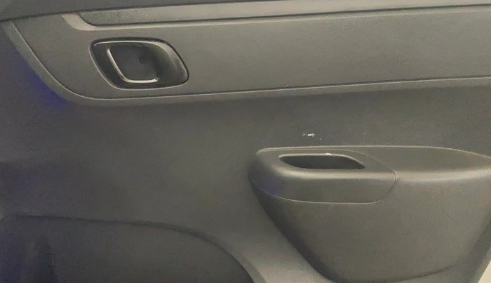 2016 Renault Kwid RXT 1.0, Petrol, Manual, 76,660 km, Driver Side Door Panels Control