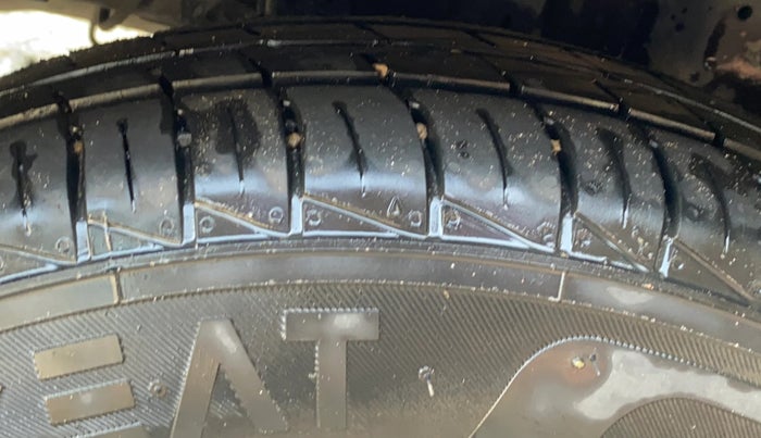 2016 Hyundai Eon ERA +, Petrol, Manual, 55,303 km, Right Rear Tyre Tread