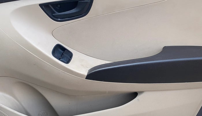 2016 Hyundai Eon ERA +, Petrol, Manual, 55,303 km, Driver Side Door Panels Control