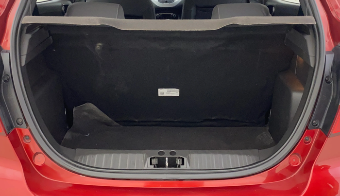 2016 Ford New Figo TITANIUM 1.2 PETROL MT, Petrol, Manual, 28,837 km, Boot Inside