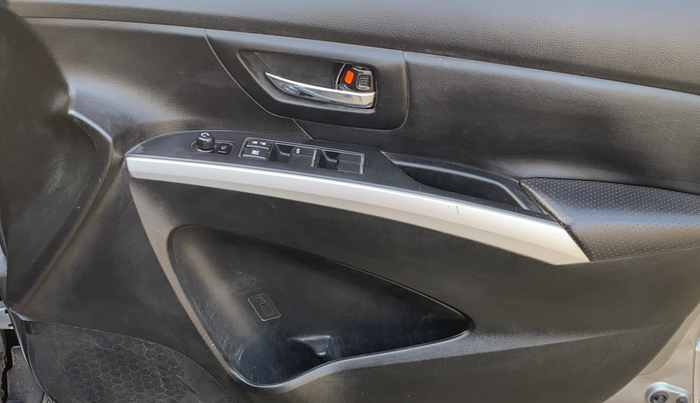 2015 Maruti S Cross ALPHA 1.3, Diesel, Manual, 74,524 km, Driver Side Door Panels Control