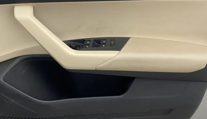 2022 Volkswagen VIRTUS HIGHLINE TSI 1.0 AT, Petrol, Automatic, 42,682 km, Driver Side Door Panels Control