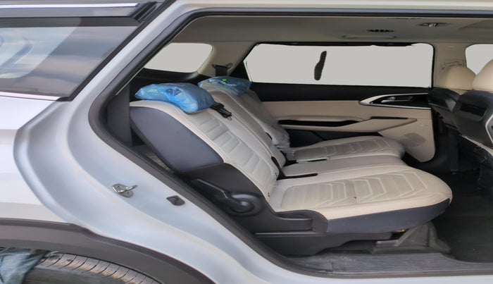 2024 KIA CARENS LUXURY PLUS 1.5 DIESEL 7 STR, Diesel, Manual, 4,583 km, Right Side Rear Door Cabin