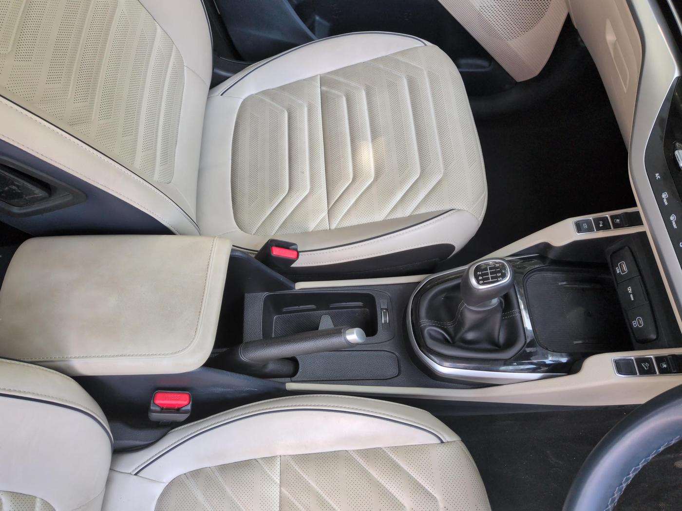 2024 KIA CARENS Luxury Plus 1.5 Diesel MT 7 STR, Diesel, Manual, 4,583 km, Gear Lever