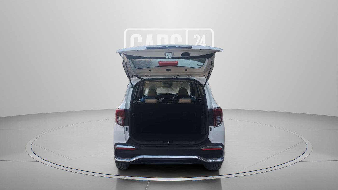 2024 KIA CARENS Luxury Plus 1.5 Diesel MT 7 STR, Diesel, Manual, 4,583 km, Boot Door Open