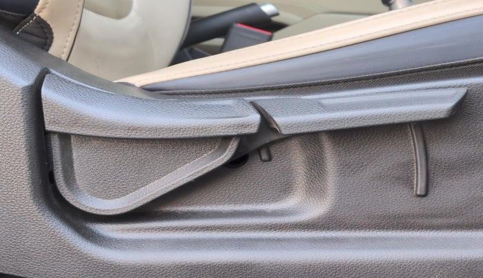 2024 KIA CARENS LUXURY PLUS 1.5 DIESEL 7 STR, Diesel, Manual, 4,583 km, Driver Side Adjustment Panel