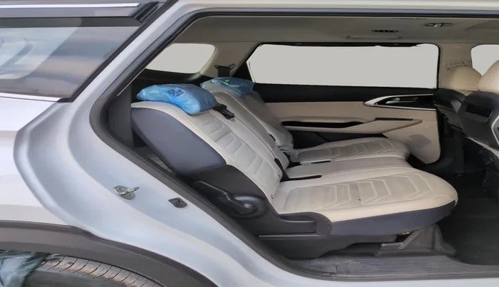 2024 KIA CARENS Luxury Plus 1.5 Diesel MT 7 STR, Diesel, Manual, 4,583 km, Right Side Rear Door Cabin