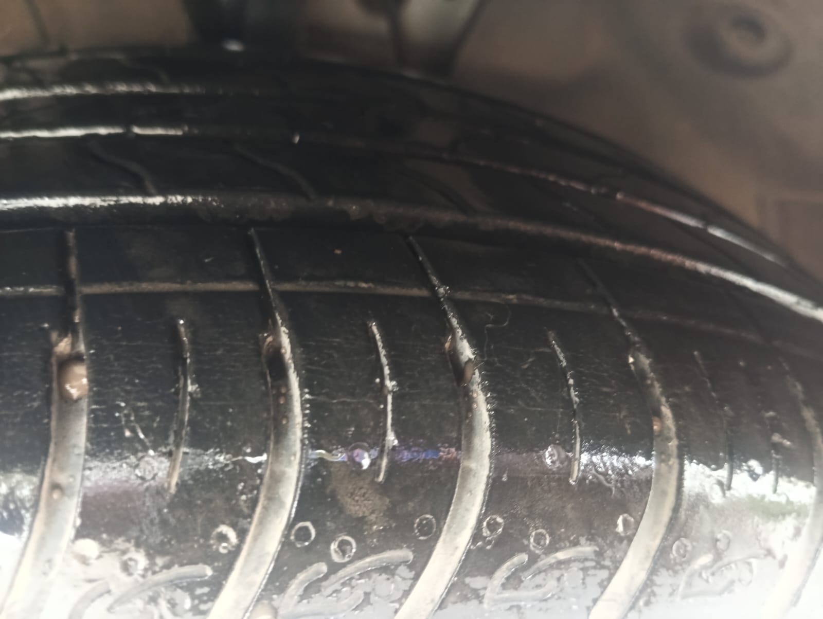 2024 KIA CARENS LUXURY PLUS 1.5 DIESEL 7 STR, Diesel, Manual, 4,583 km, Left Front Tyre Tread