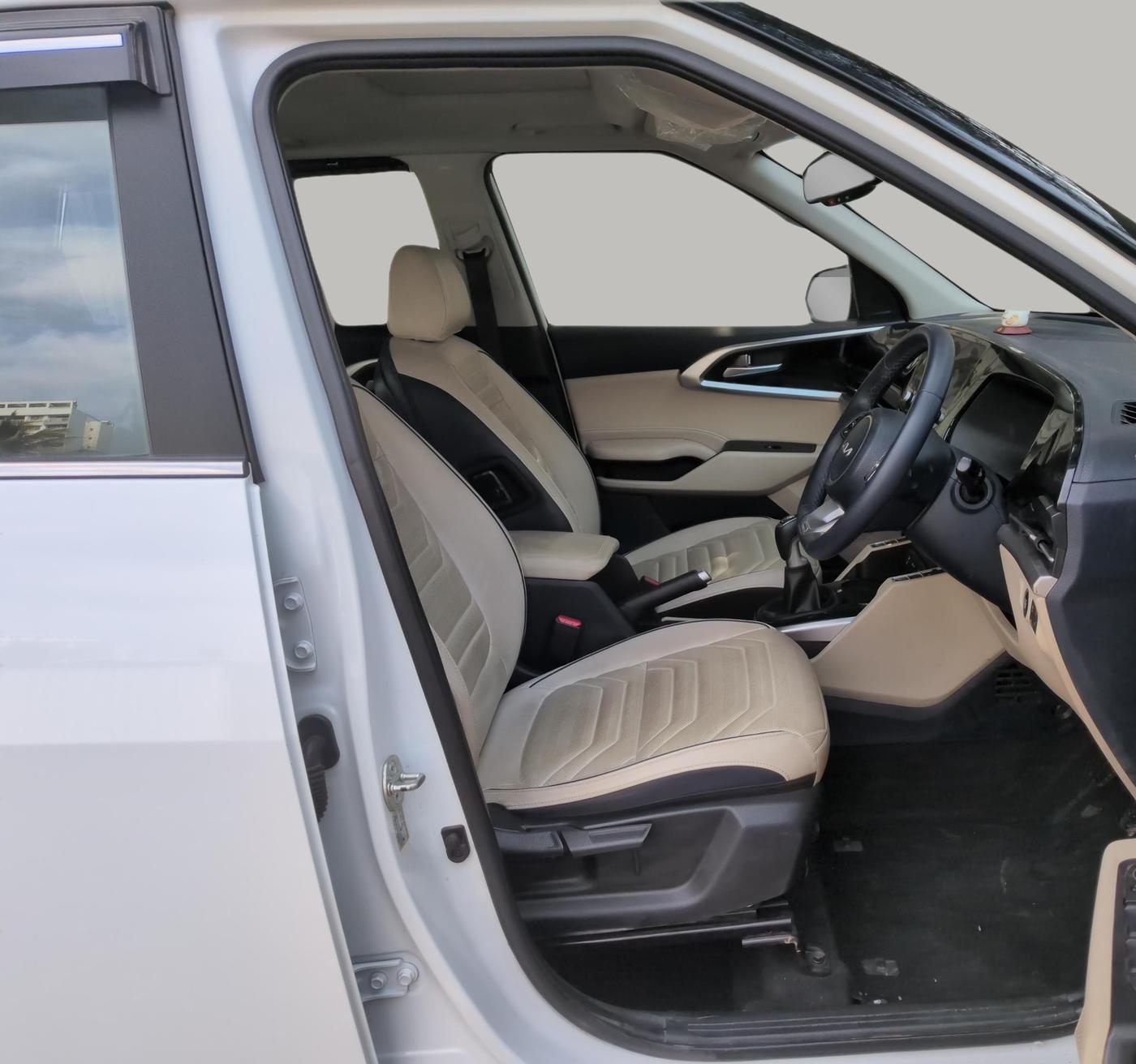 2024 KIA CARENS Luxury Plus 1.5 Diesel MT 7 STR, Diesel, Manual, 4,583 km, Right Side Front Door Cabin