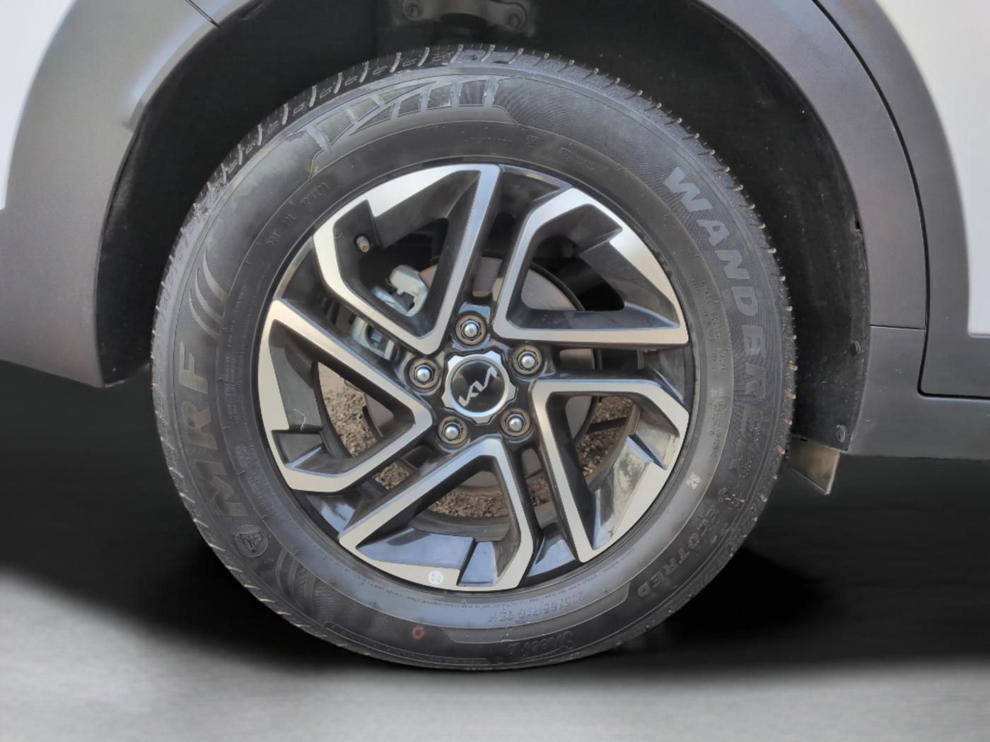 2024 KIA CARENS Luxury Plus 1.5 Diesel MT 7 STR, Diesel, Manual, 4,583 km, Right Rear Wheel
