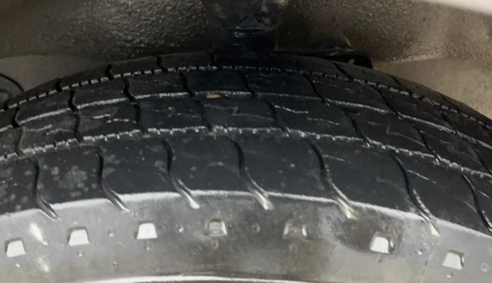 2023 Maruti Eeco 7 STR STD 1.2, CNG, Manual, 1,25,302 km, Right Front Tyre Tread