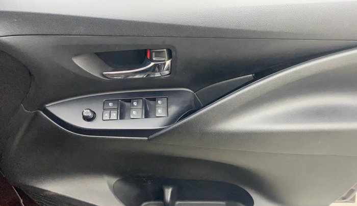 2017 Toyota Innova Crysta 2.4 GX 7 STR, Diesel, Manual, 86,454 km, Driver Side Door Panels Control