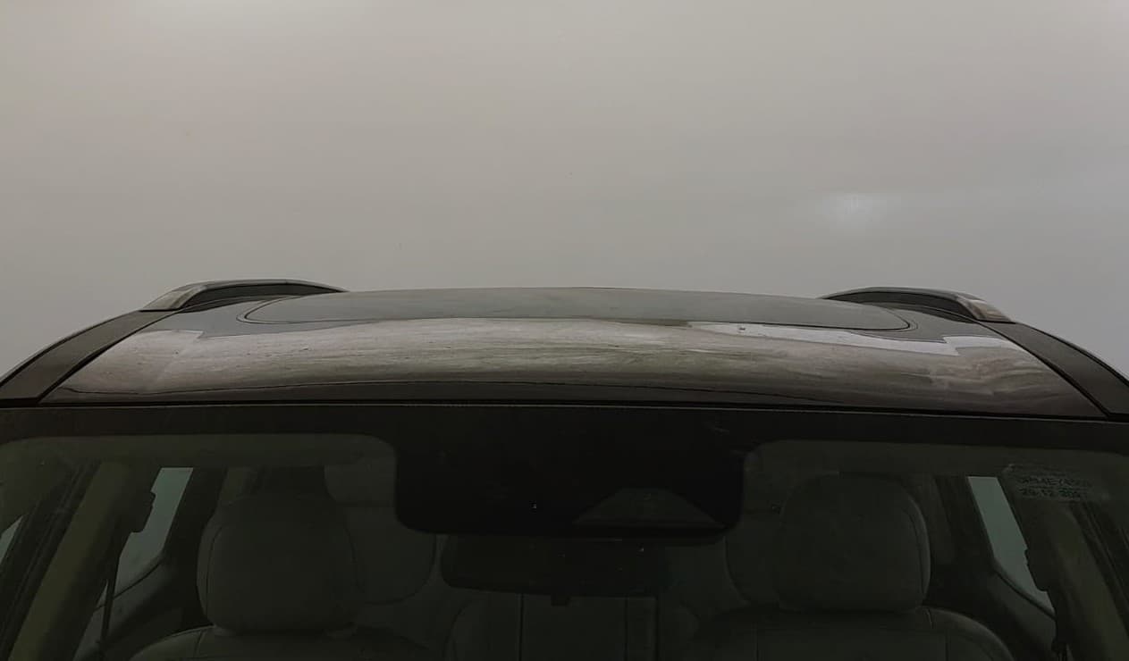 2021 Mahindra XUV700 AX7 Petrol MT 7 STR, Petrol, Manual, 88,649 km, Moonroof/ Sunroof