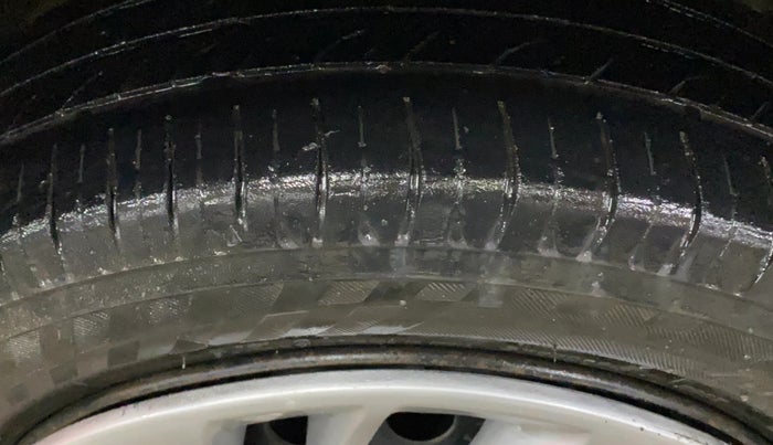 2014 Maruti Wagon R 1.0 VXI, Petrol, Manual, 73,768 km, Right Front Tyre Tread