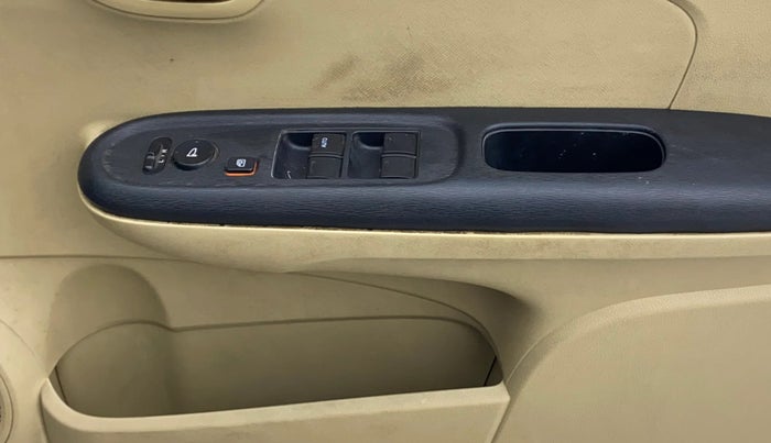 2015 Honda Amaze 1.2L I-VTEC S, Petrol, Manual, 69,469 km, Driver Side Door Panels Control