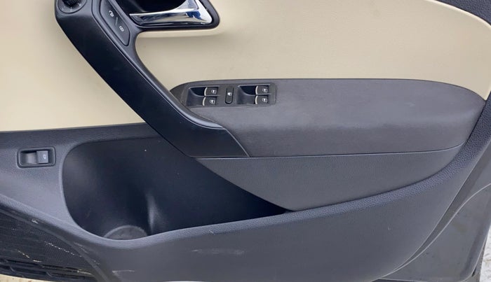 2017 Skoda Rapid AMBITION 1.6 MPI MT, Petrol, Manual, 34,644 km, Driver Side Door Panels Control