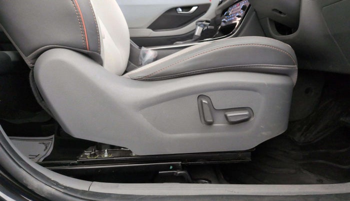 2025 Hyundai Creta SX (O) 1.5 DIESEL AT, Diesel, Automatic, 3,210 km, Driver Side Adjustment Panel