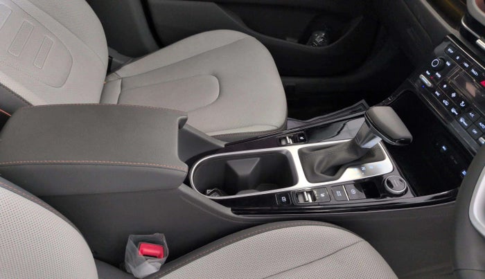 2025 Hyundai Creta SX (O) 1.5 DIESEL AT, Diesel, Automatic, 3,210 km, Gear Lever