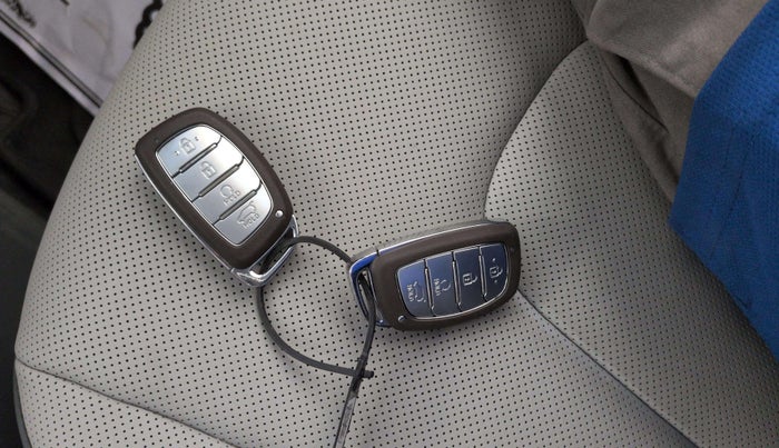 2025 Hyundai Creta SX (O) 1.5 DIESEL AT, Diesel, Automatic, 3,210 km, Key Close Up