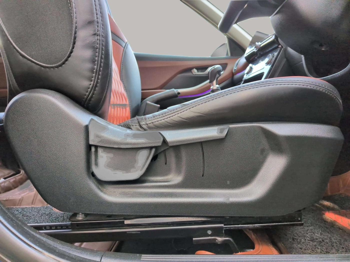 2024 Hyundai ALCAZAR PRESTIGE 1.5 TURBO PETROL MT 7STR, Petrol, Manual, 4,962 km, Driver Side Adjustment Panel