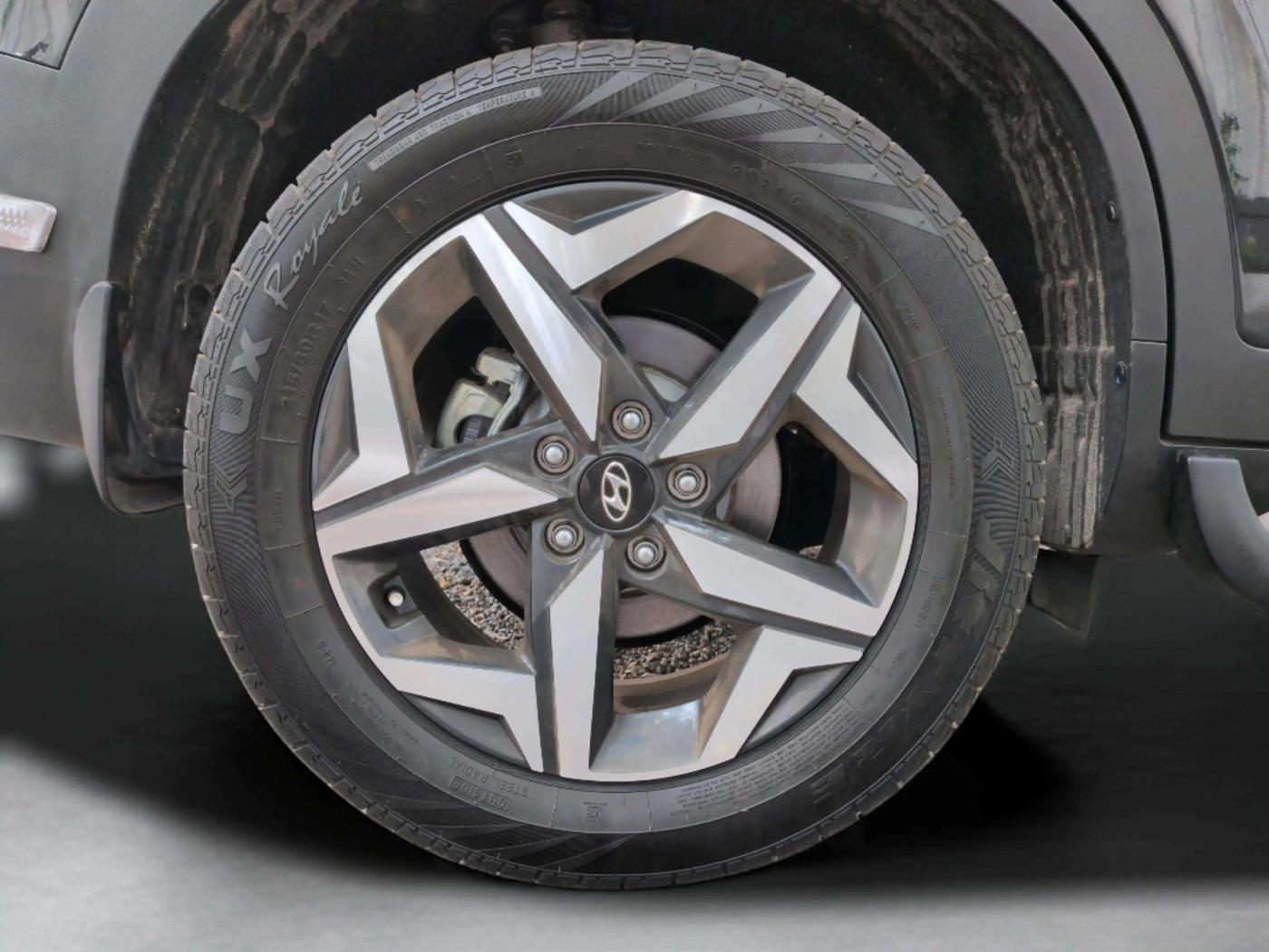 2024 Hyundai ALCAZAR PRESTIGE 1.5 TURBO PETROL MT 7STR, Petrol, Manual, 4,962 km, Right Rear Wheel