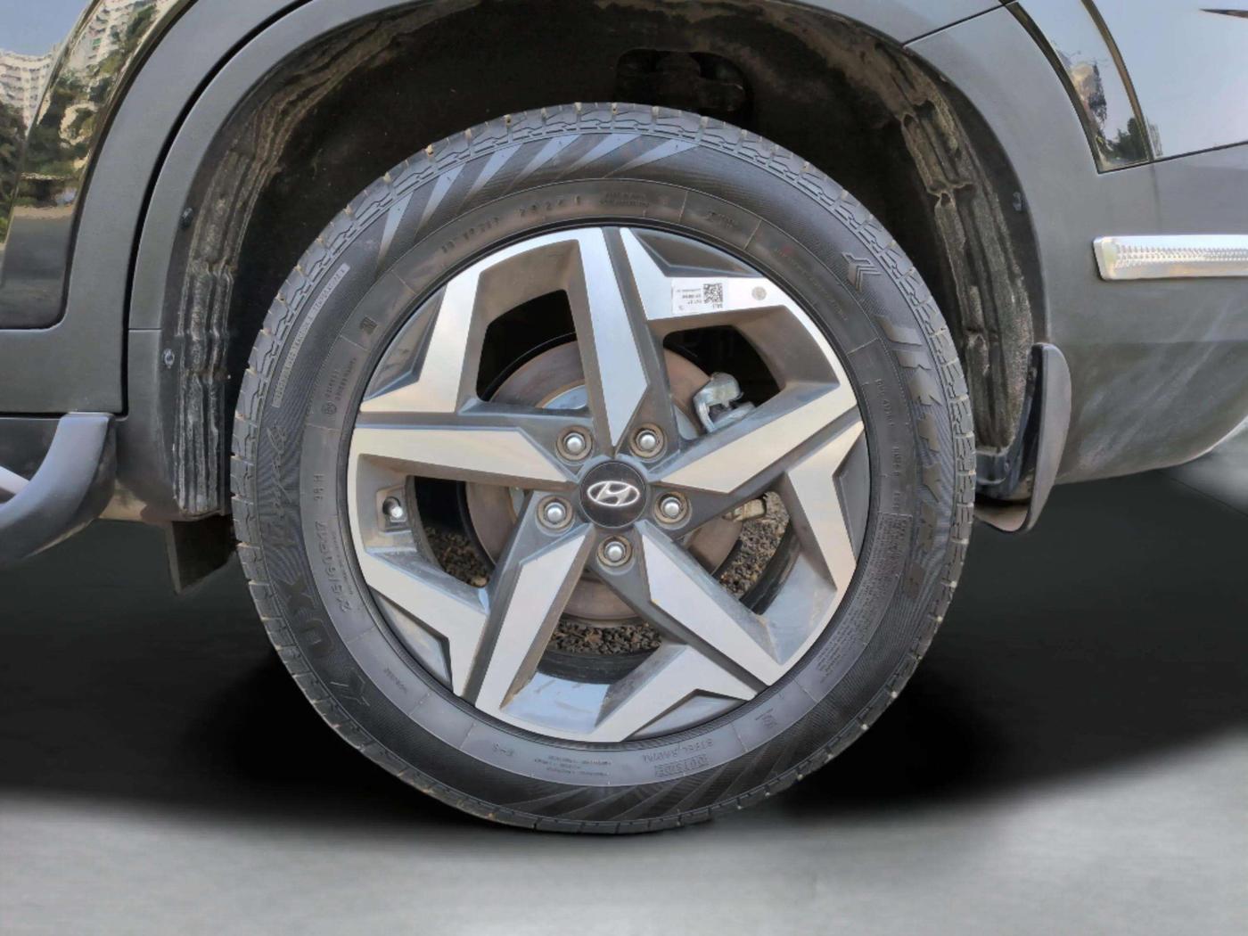 2024 Hyundai ALCAZAR PRESTIGE 1.5 TURBO PETROL MT 7STR, Petrol, Manual, 4,962 km, Left Rear Wheel