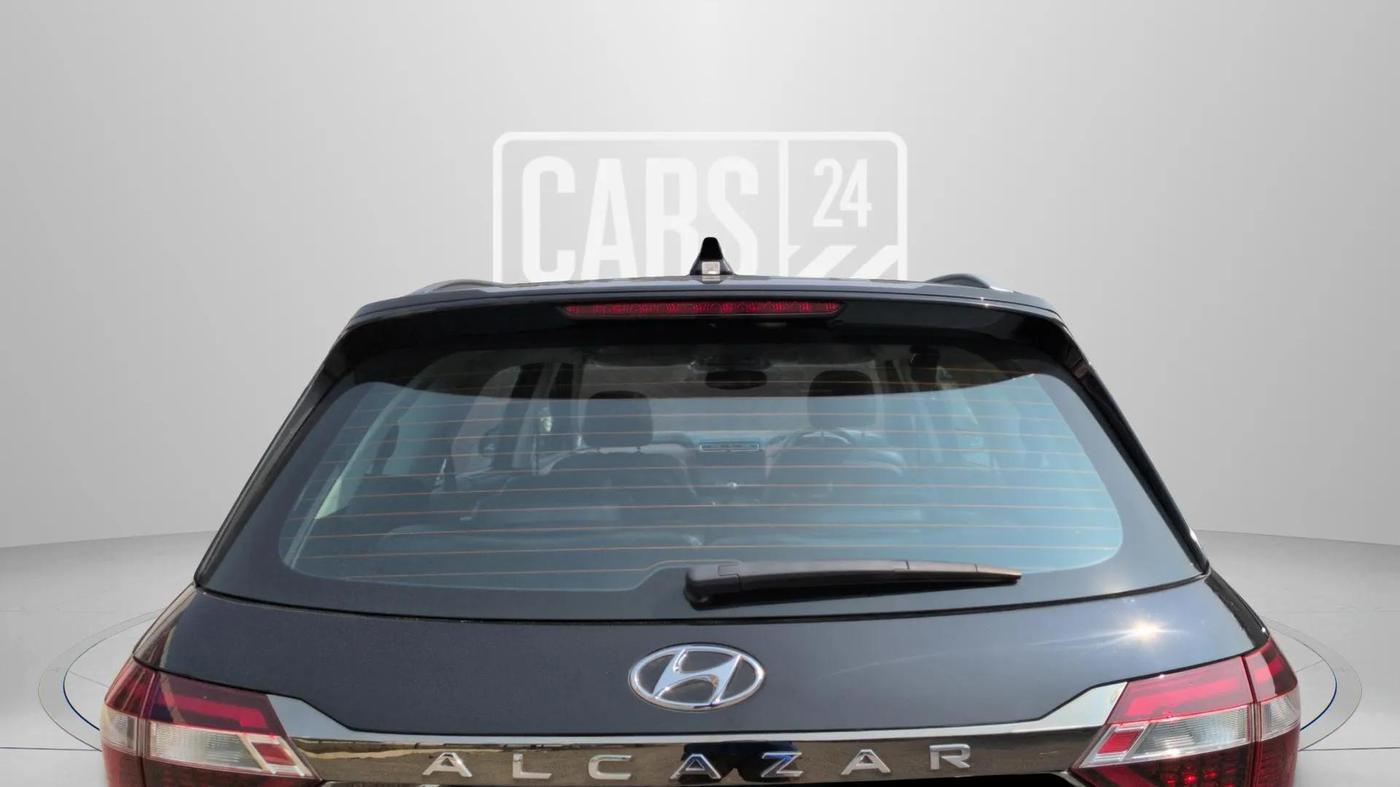 2024 Hyundai ALCAZAR PRESTIGE 1.5 TURBO PETROL MT 7STR, Petrol, Manual, 4,962 km, Rear Windshield