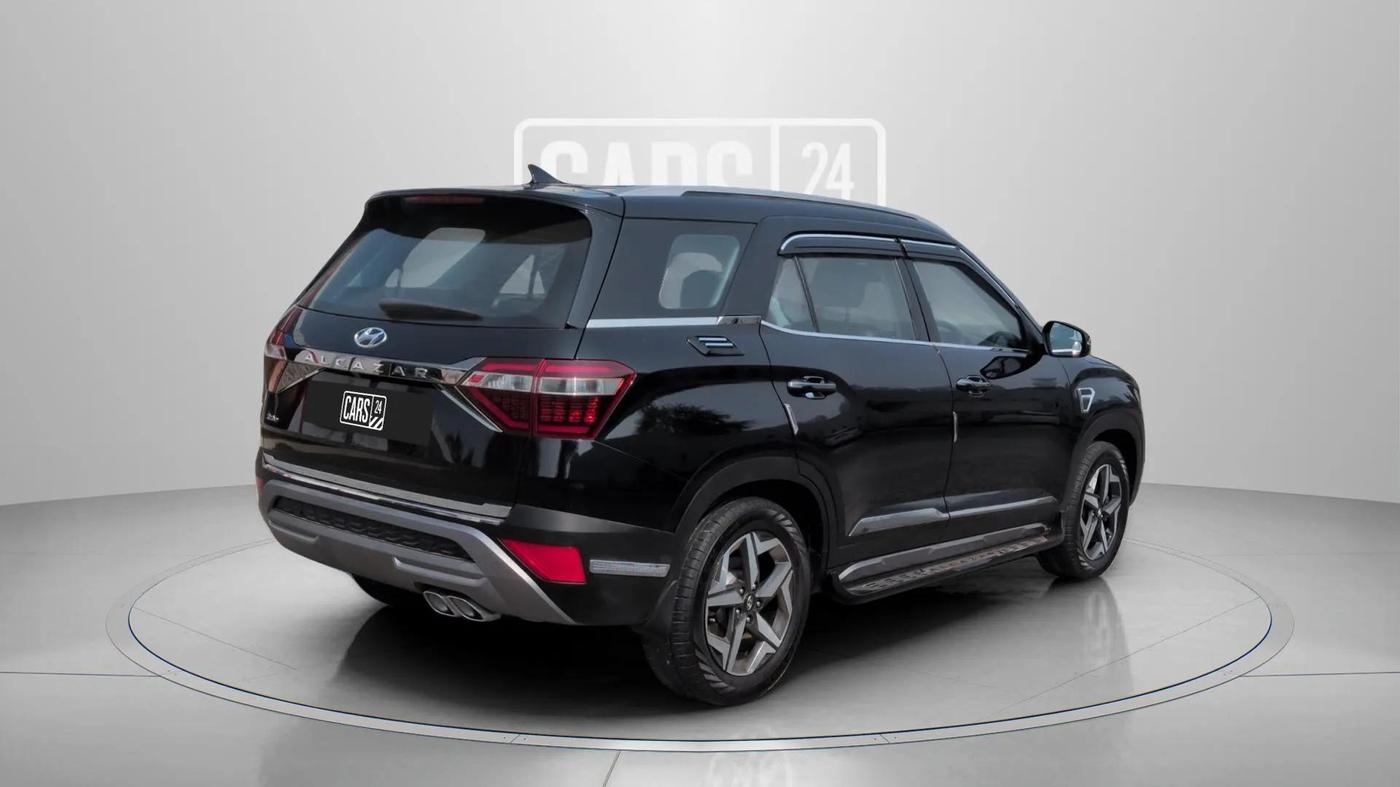 2024 Hyundai ALCAZAR PRESTIGE 1.5 TURBO PETROL MT 7STR, Petrol, Manual, 4,962 km, Right Back Diagonal