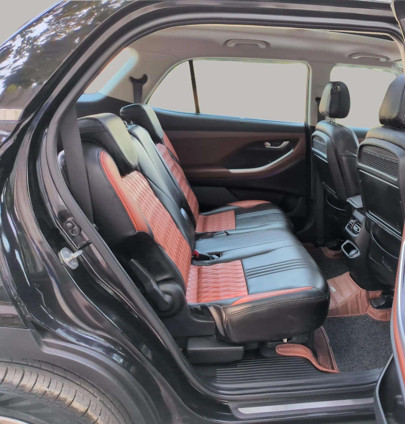 2024 Hyundai ALCAZAR PRESTIGE 1.5 TURBO PETROL MT 7STR, Petrol, Manual, 4,962 km, Right Side Rear Door Cabin