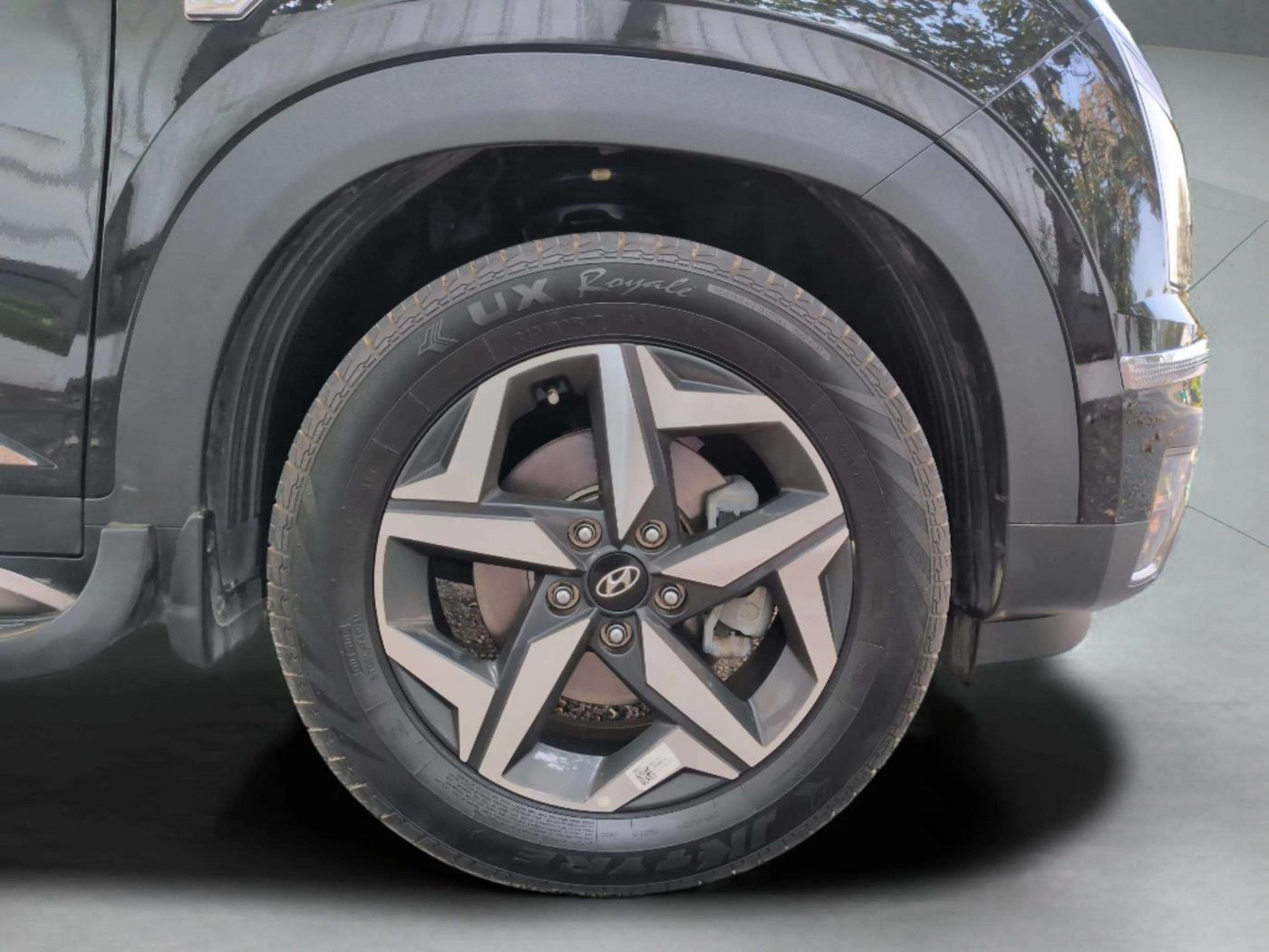2024 Hyundai ALCAZAR PRESTIGE 1.5 TURBO PETROL MT 7STR, Petrol, Manual, 4,962 km, Right Front Wheel