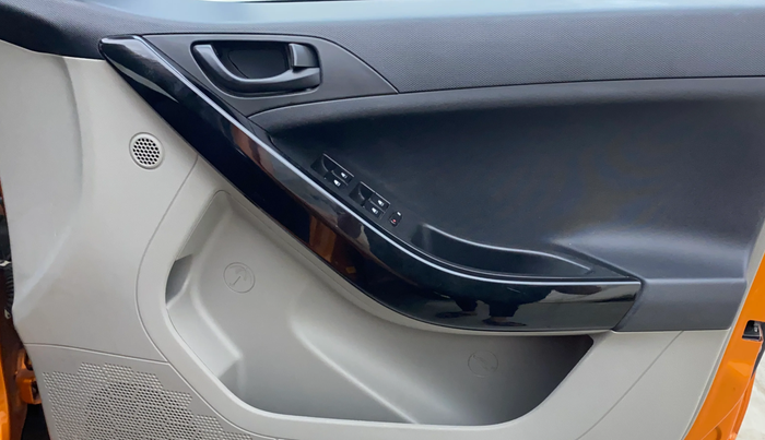 2018 Tata NEXON XM PETROL, Petrol, Manual, 68,828 km, Driver Side Door Panels Control