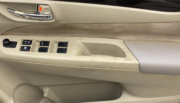 2016 Maruti Ciaz VXI+, Petrol, Manual, 1,34,667 km, Driver Side Door Panels Control