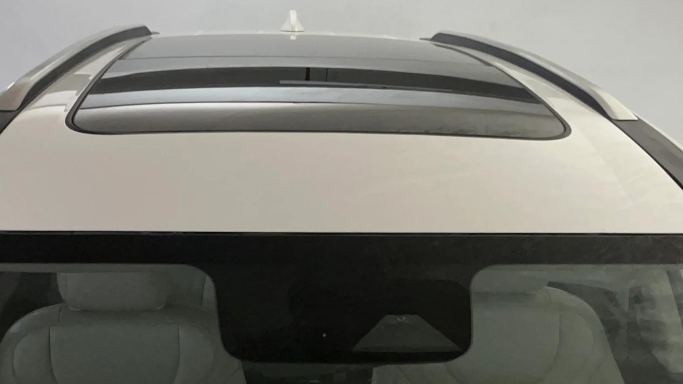 2022 Mahindra XUV700 AX 7 LUXURY D MT 7 STR, Diesel, Manual, 48,333 km, Moonroof/ Sunroof