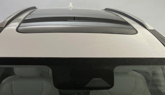 2022 Mahindra XUV700 AX 7 LUXURY D MT 7 STR, Diesel, Manual, 48,333 km, Moonroof/ Sunroof