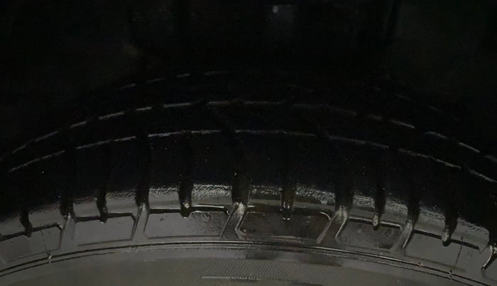 2016 Tata Tiago XT PETROL, Petrol, Manual, 71,957 km, Right Front Tyre Tread