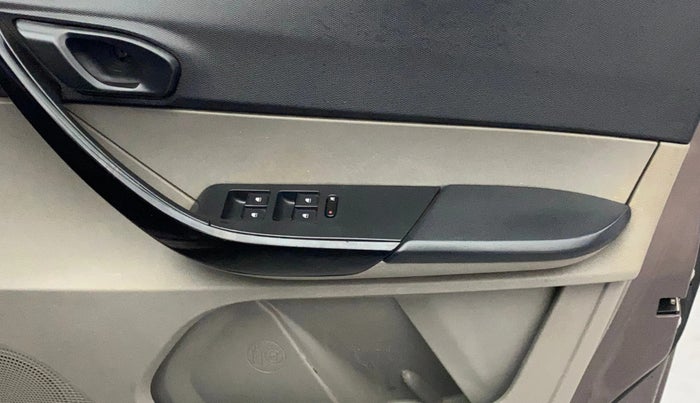 2016 Tata Tiago XT PETROL, Petrol, Manual, 71,957 km, Driver Side Door Panels Control