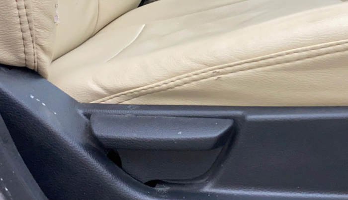 2013 Hyundai Eon D-LITE+, Petrol, Manual, 84,006 km, Driver Side Adjustment Panel