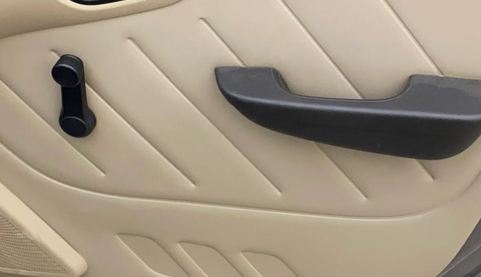 2013 Hyundai Eon D-LITE+, Petrol, Manual, 84,006 km, Driver Side Door Panels Control