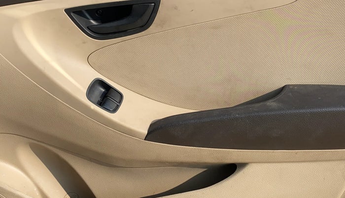 2017 Hyundai Eon ERA +, Petrol, Manual, 56,804 km, Driver Side Door Panels Control