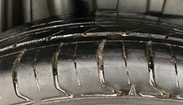 2017 Maruti Dzire VXI, Petrol, Manual, 79,016 km, Right Rear Tyre Tread