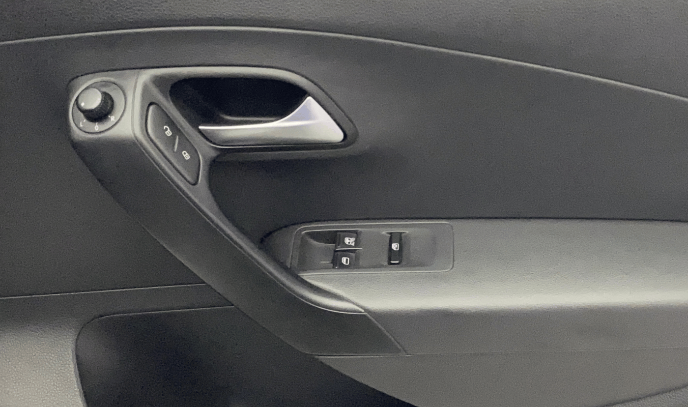 2019 Volkswagen Polo COMFORTLINE 1.0L MPI, Petrol, Manual, 70,587 km, Driver Side Door Panels Control