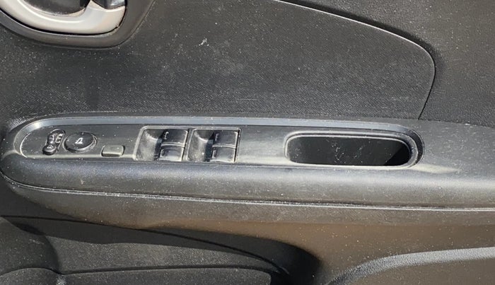 2017 Honda Brio VX MT, Petrol, Manual, 1,01,621 km, Driver Side Door Panels Control