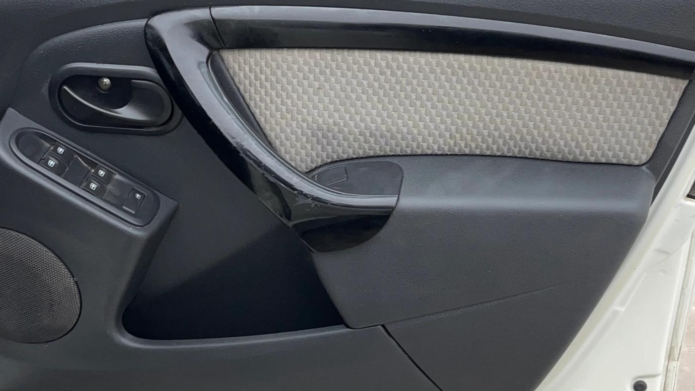 2015 Renault Duster RXL PETROL, Petrol, Manual, 51,800 km, Driver Side Door Panels Control