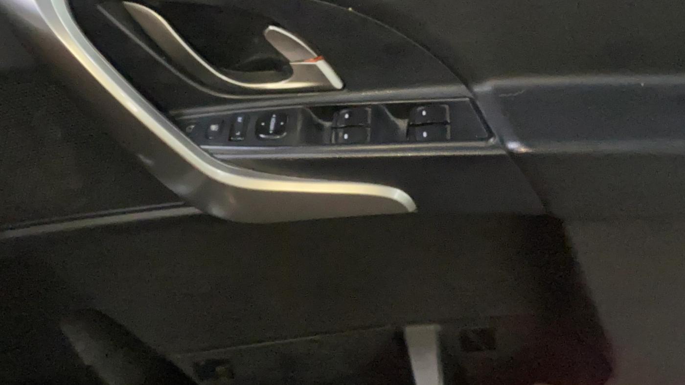 2018 Mahindra XUV500 W9 AT, Diesel, Automatic, 88,814 km, Driver Side Door Panels Control