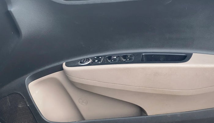 2019 Hyundai Grand i10 MAGNA 1.2 KAPPA VTVT, CNG, Manual, 79,602 km, Driver Side Door Panels Control