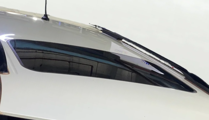 2021 Mahindra XUV300 W8 (O) 1.5 DIESEL AMT DUAL TONE, Diesel, Automatic, 43,126 km, Moonroof/ Sunroof