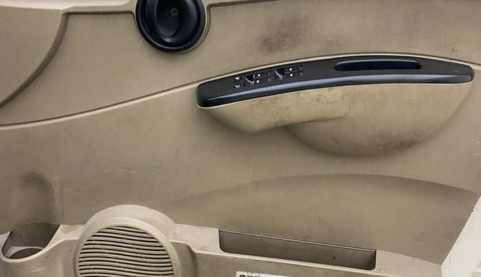 2019 Mahindra Xylo H4 BS IV, Diesel, Manual, 1,27,579 km, Driver Side Door Panels Control