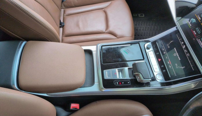 2019 Audi Q8 55 TFSI quattro, Petrol, Automatic, 19,992 km, Gear Lever