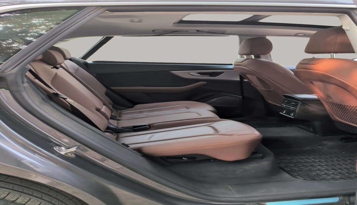 2019 Audi Q8 55 TFSI quattro, Petrol, Automatic, 19,992 km, Right Side Rear Door Cabin